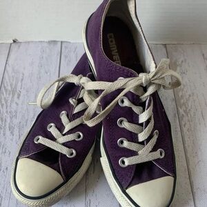 🍀5 for $25🍀 Women’s purple Converse Chuck Taylors VGC